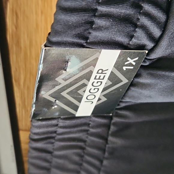 NWT! Zelos joggers - Picture 3 of 8